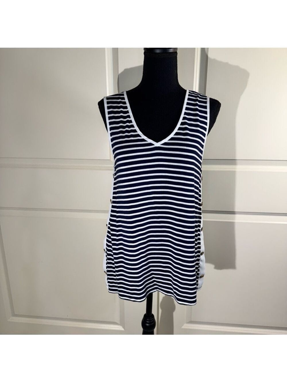 W5 Navy & White Striped V‑Neck Tank Medium